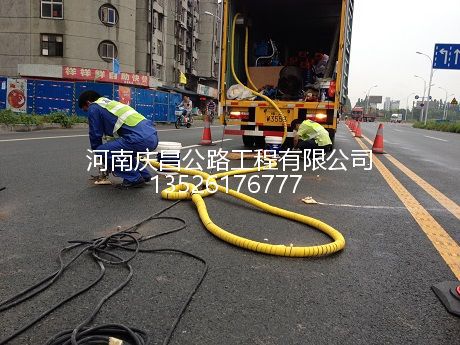 公路注漿施工隊(duì)：冬季日常道路養(yǎng)護(hù)工作，十分重要！